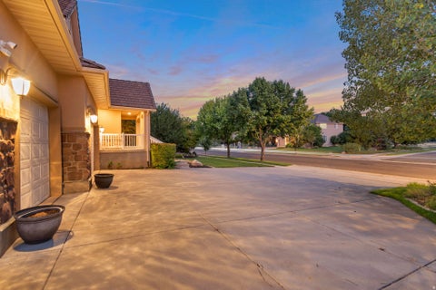 Tiny photo for 971 S KAYS DR, Kaysville, UT 84037 (MLS # 2176721)