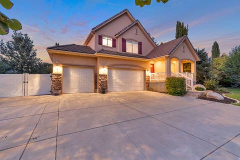 Tiny photo for 971 S KAYS DR, Kaysville, UT 84037 (MLS # 2176721)