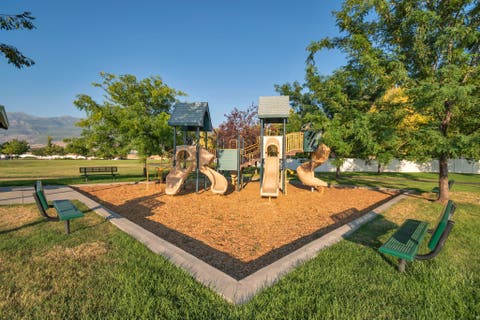 Tiny photo for 971 S KAYS DR, Kaysville, UT 84037 (MLS # 2176721)