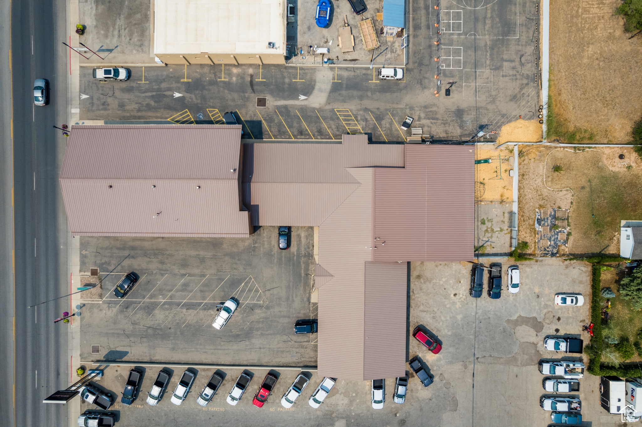 Main image without alt text