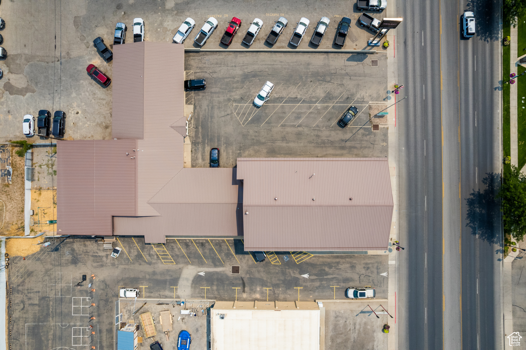 Main image without alt text