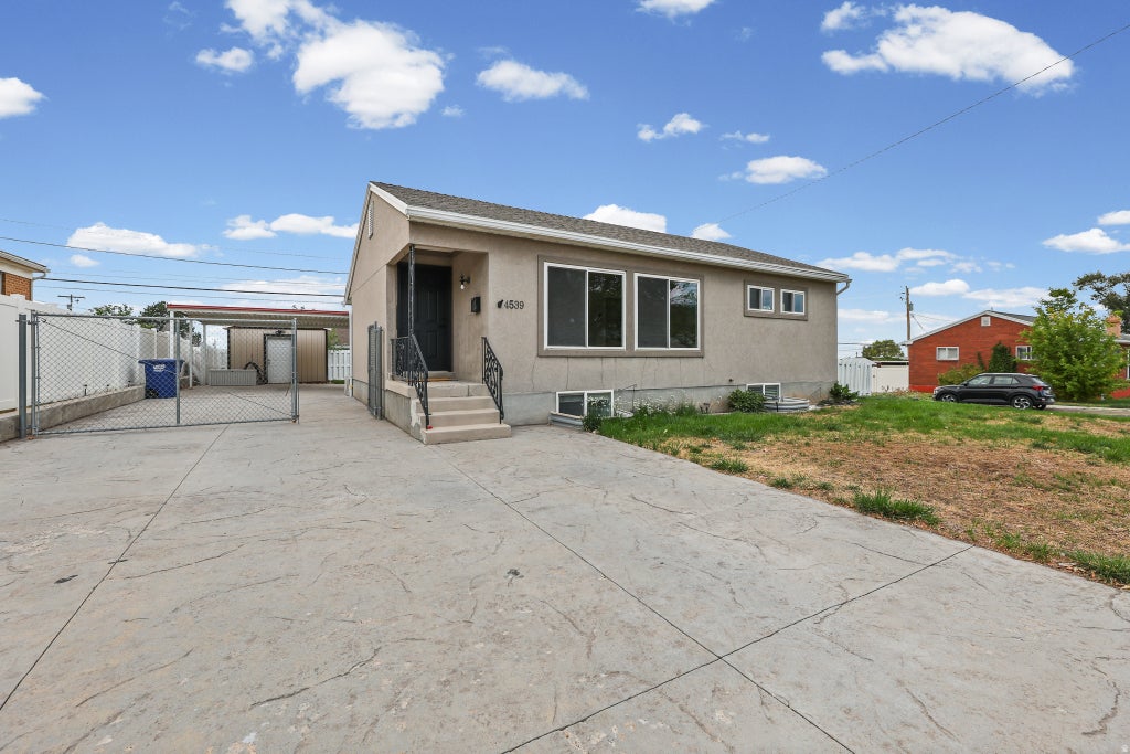 Photo of 4539 S 375 E, Washington Terrace, UT 84405 (MLS # 2182052)