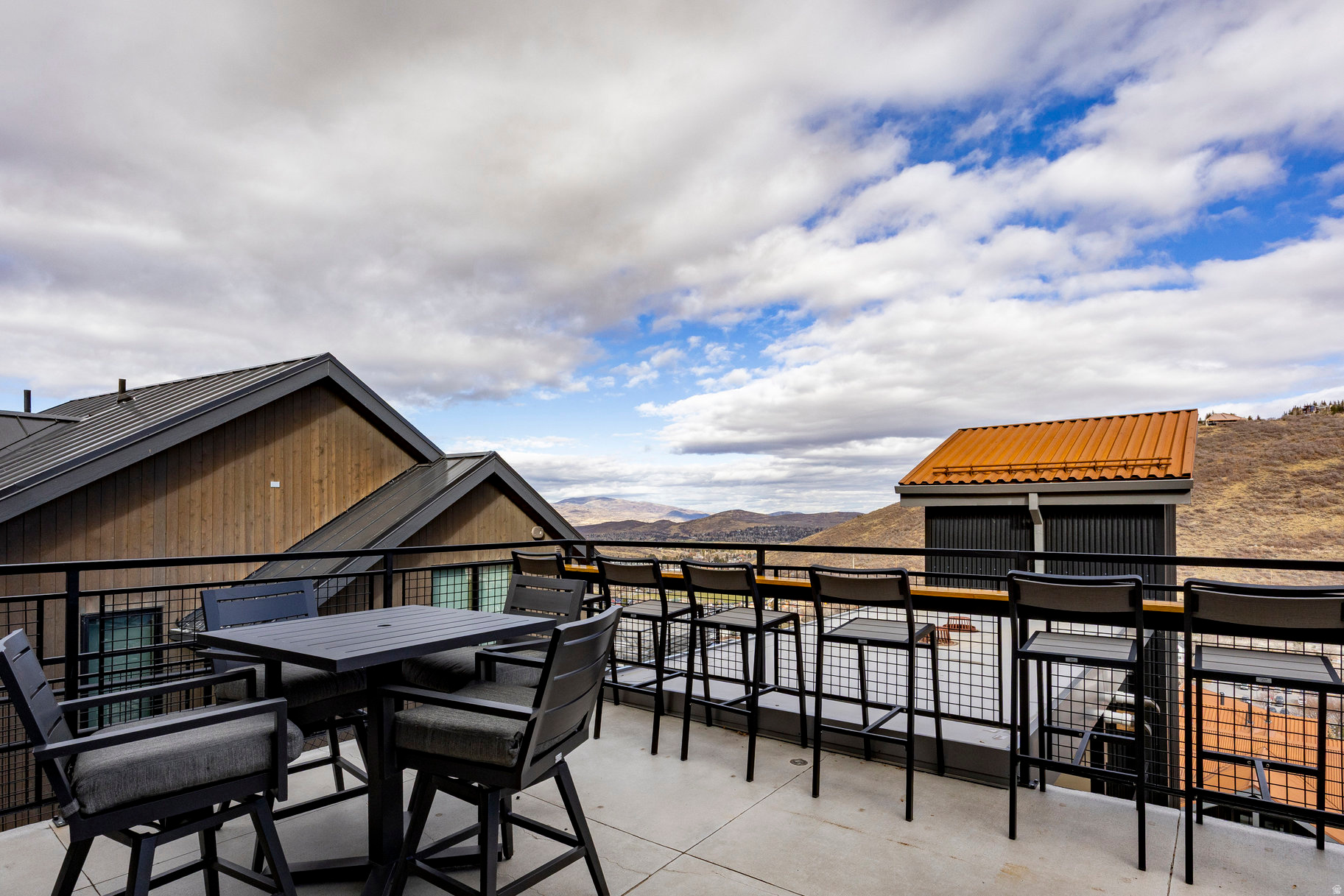 KINGS CROWN - Residential