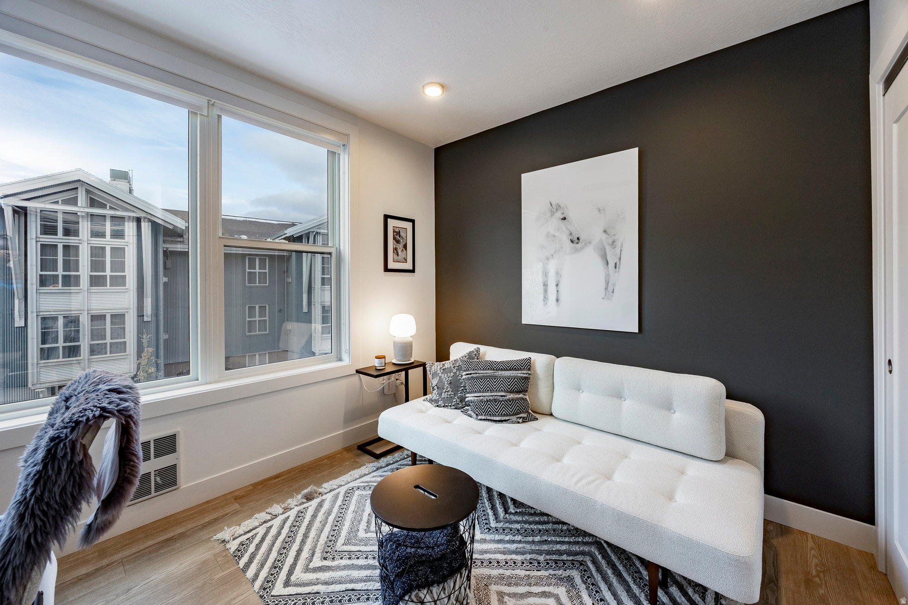 KINGS CROWN - Residential