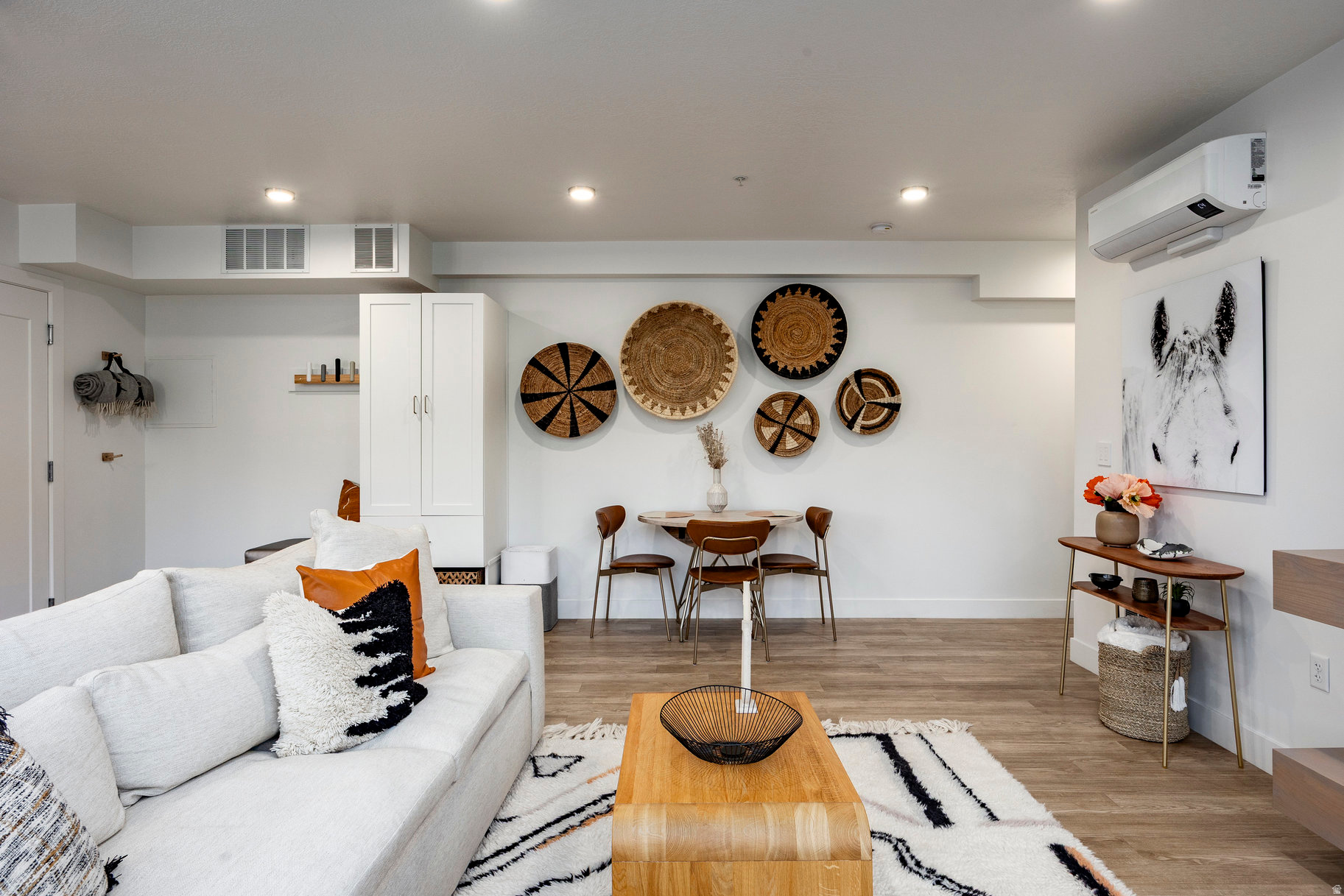 KINGS CROWN - Residential