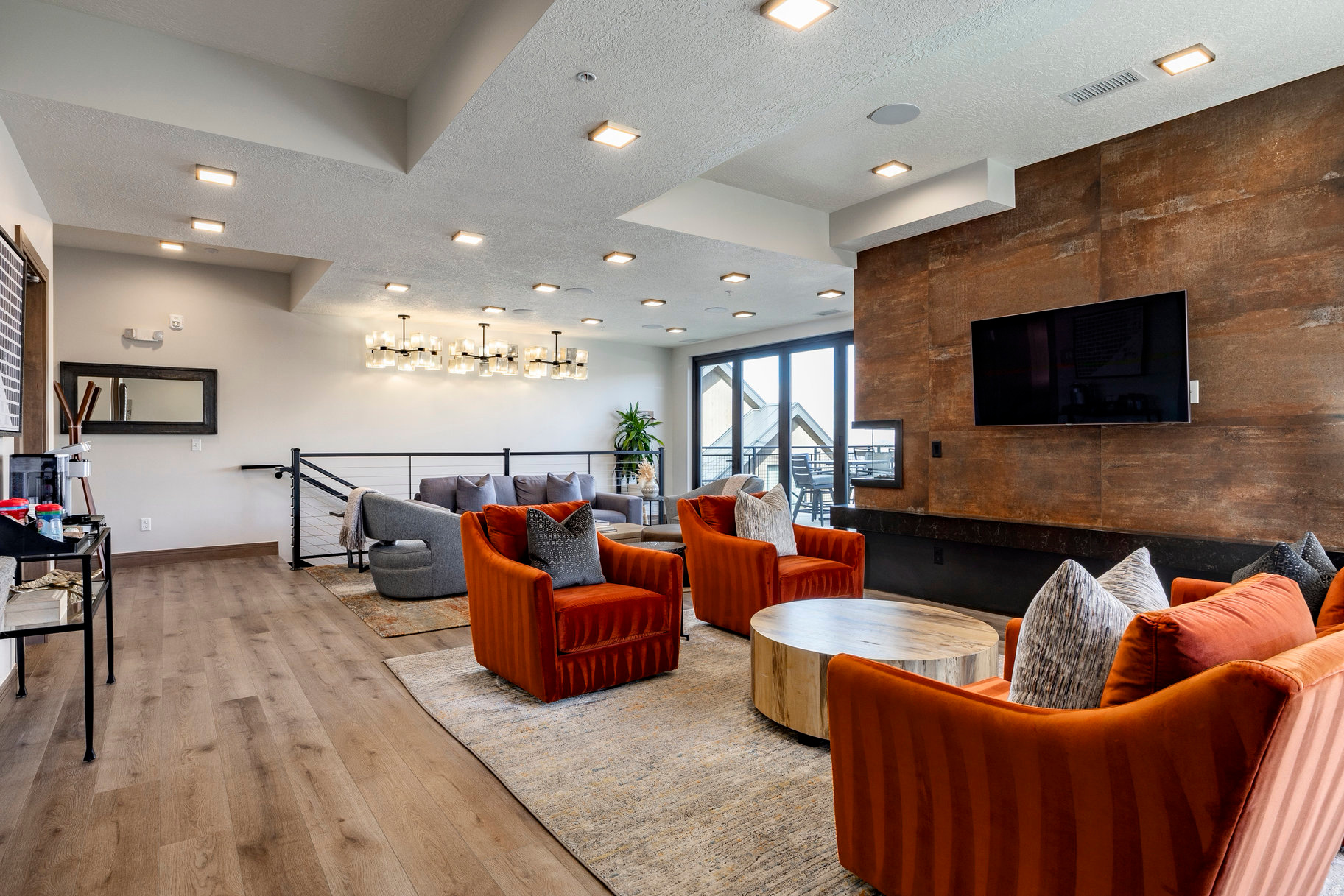 KINGS CROWN - Residential