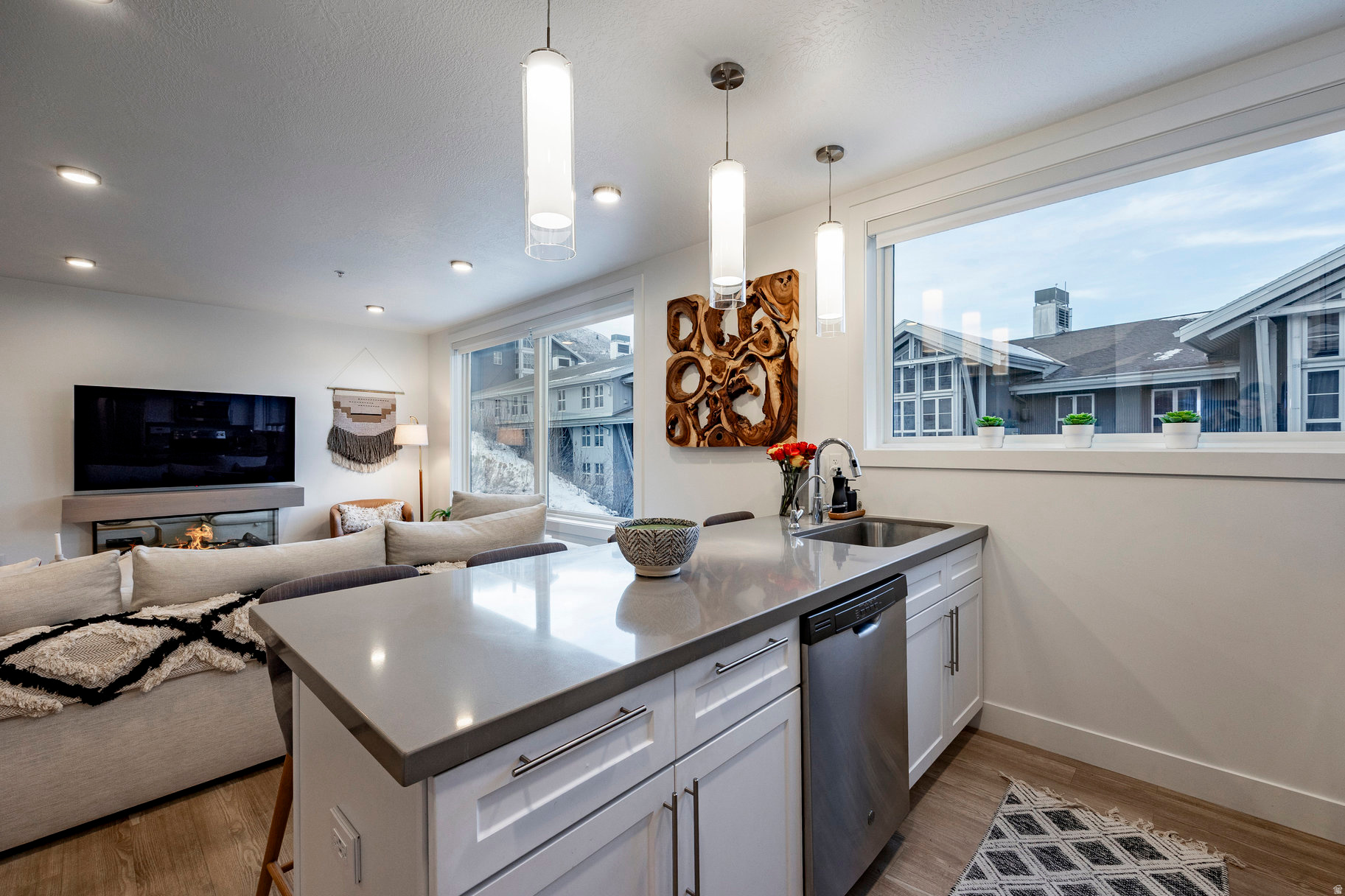 KINGS CROWN - Residential