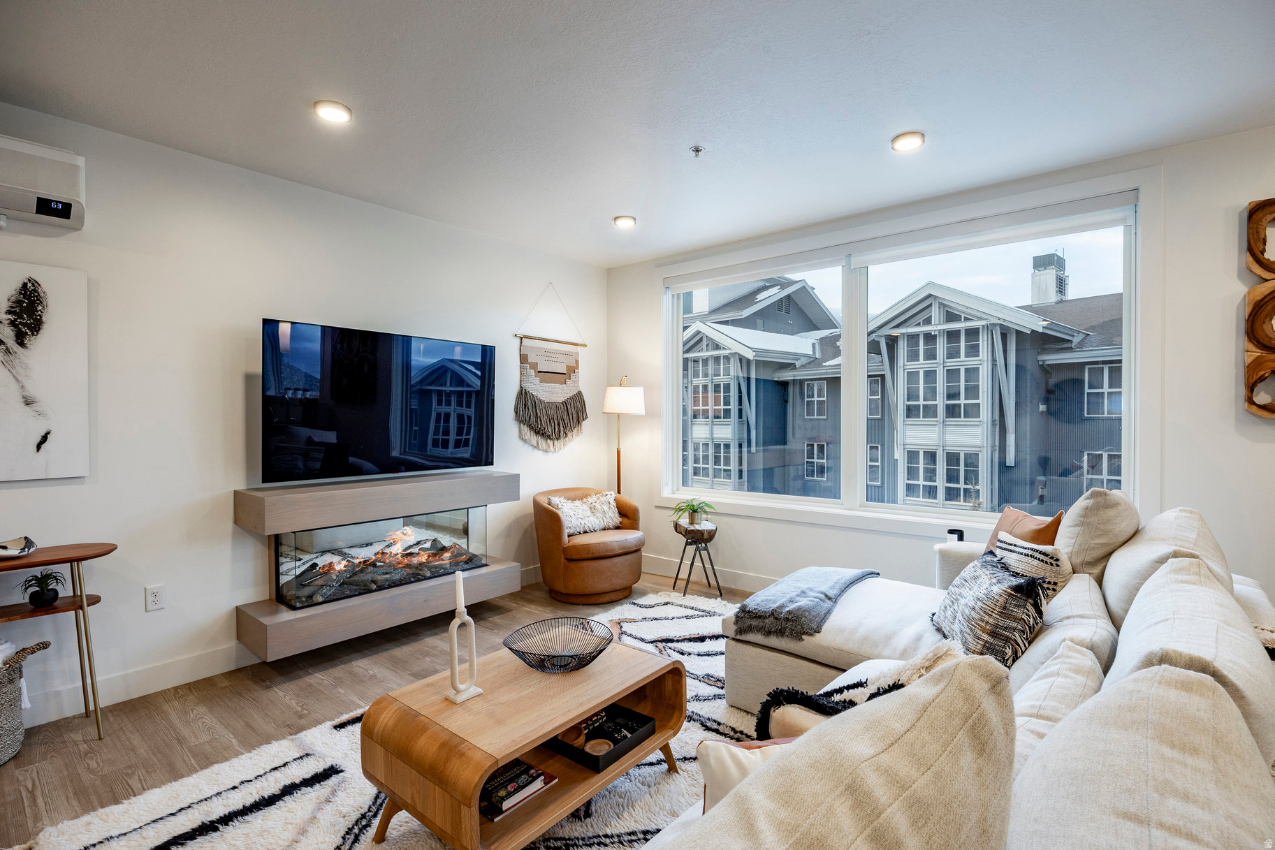 KINGS CROWN - Residential