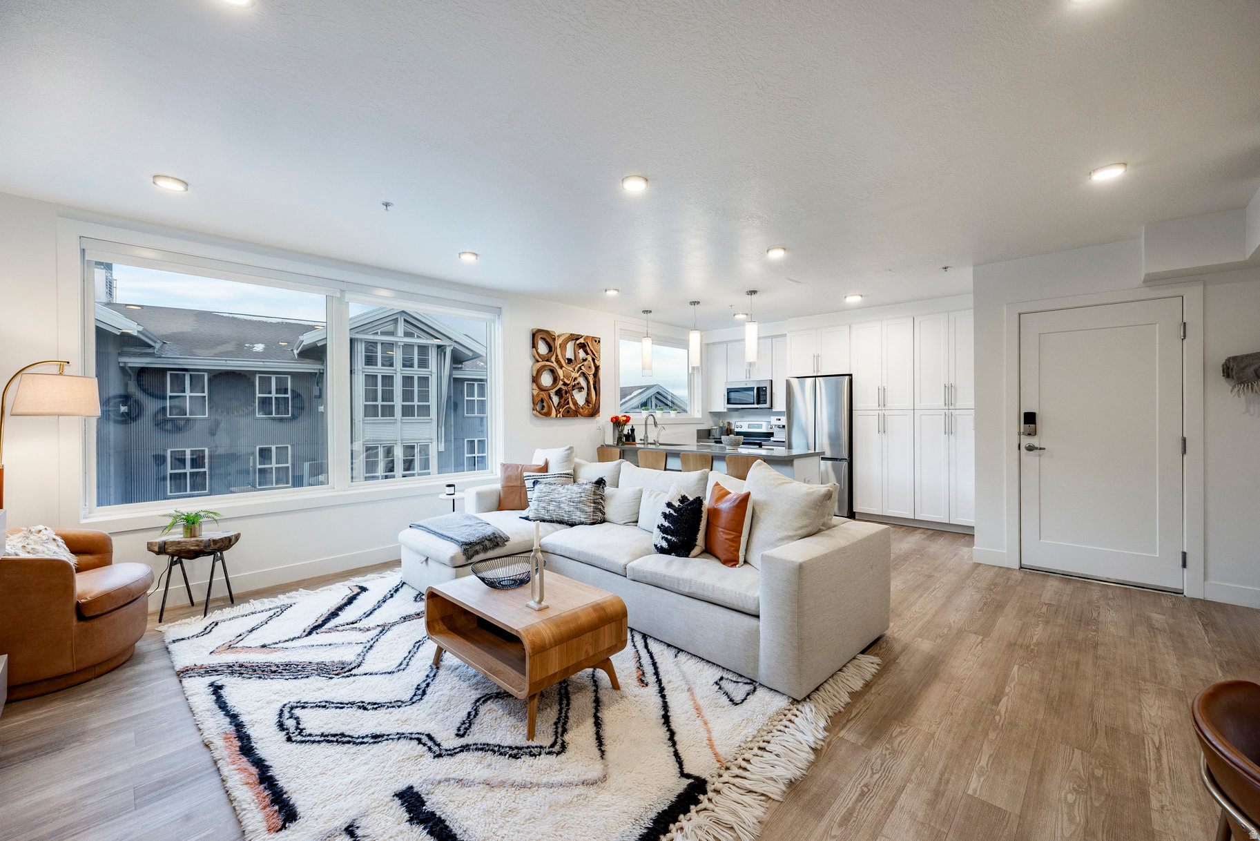 KINGS CROWN - Residential