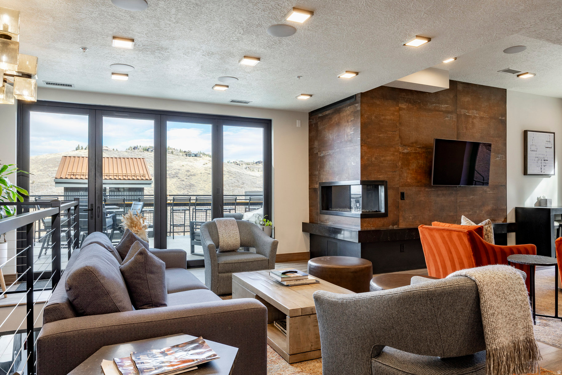 KINGS CROWN - Residential