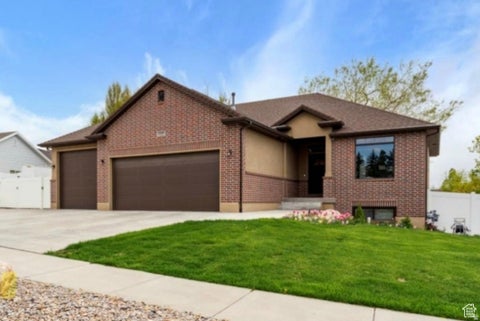 Photo of 1330 E 850 N, Layton, UT 84041 (MLS # 2177729)