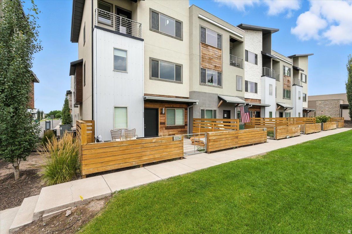 SUNRIVER TOWNHOMES - Residential