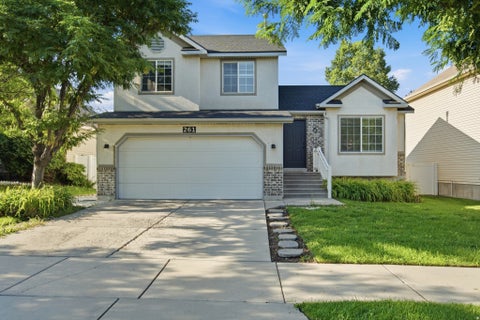 Photo of 261 W BEVERLEE ANN DR, Draper, UT 84020 (MLS # 2173953)
