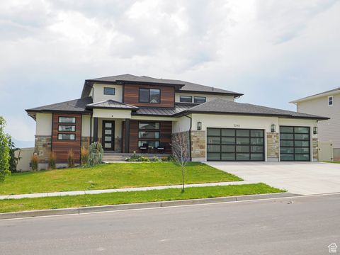 Photo of 3248 S FOREST AVE, Saratoga Springs, UT 84045 (MLS # 2099404)