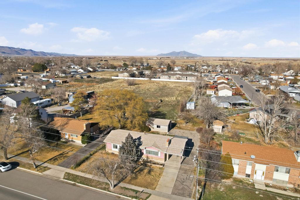 Photo of 339 E MAIN ST, Grantsville, UT 84029 (MLS # 2132187)
