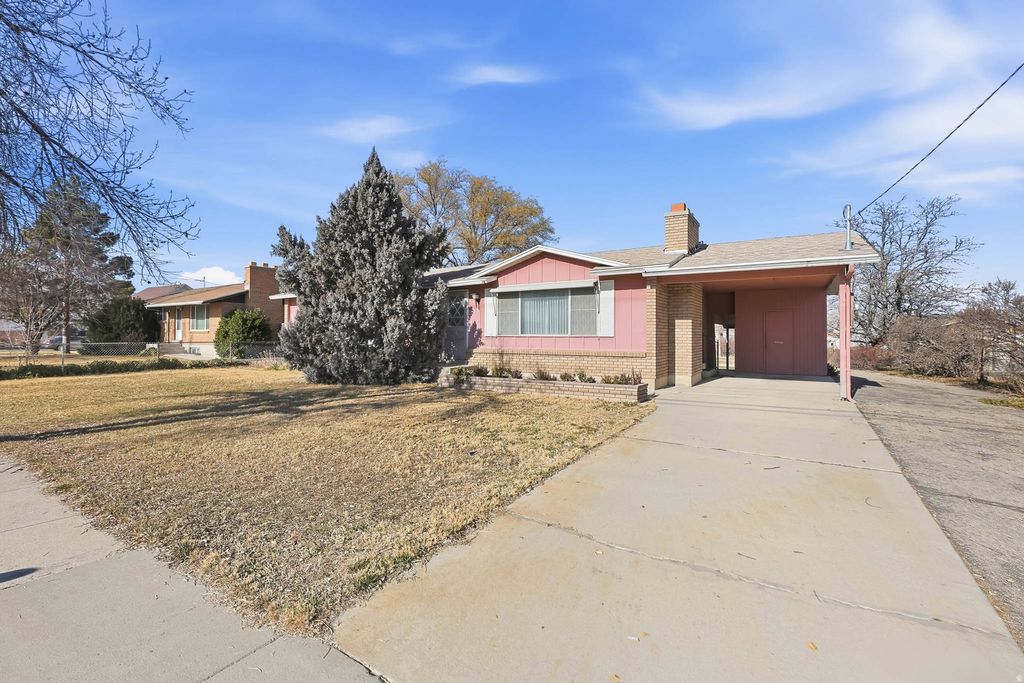Photo of 339 E MAIN ST, Grantsville, UT 84029 (MLS # 2132187)