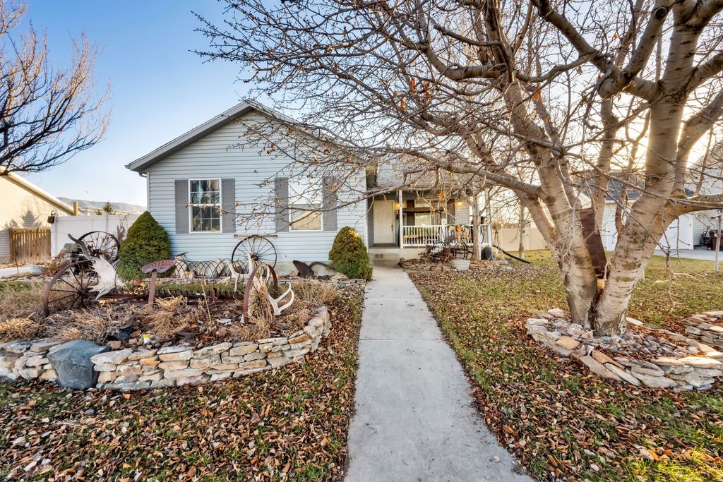 Photo of 2126 E AUTUMN ST, Eagle Mountain, UT 84005 (MLS # 2128388)