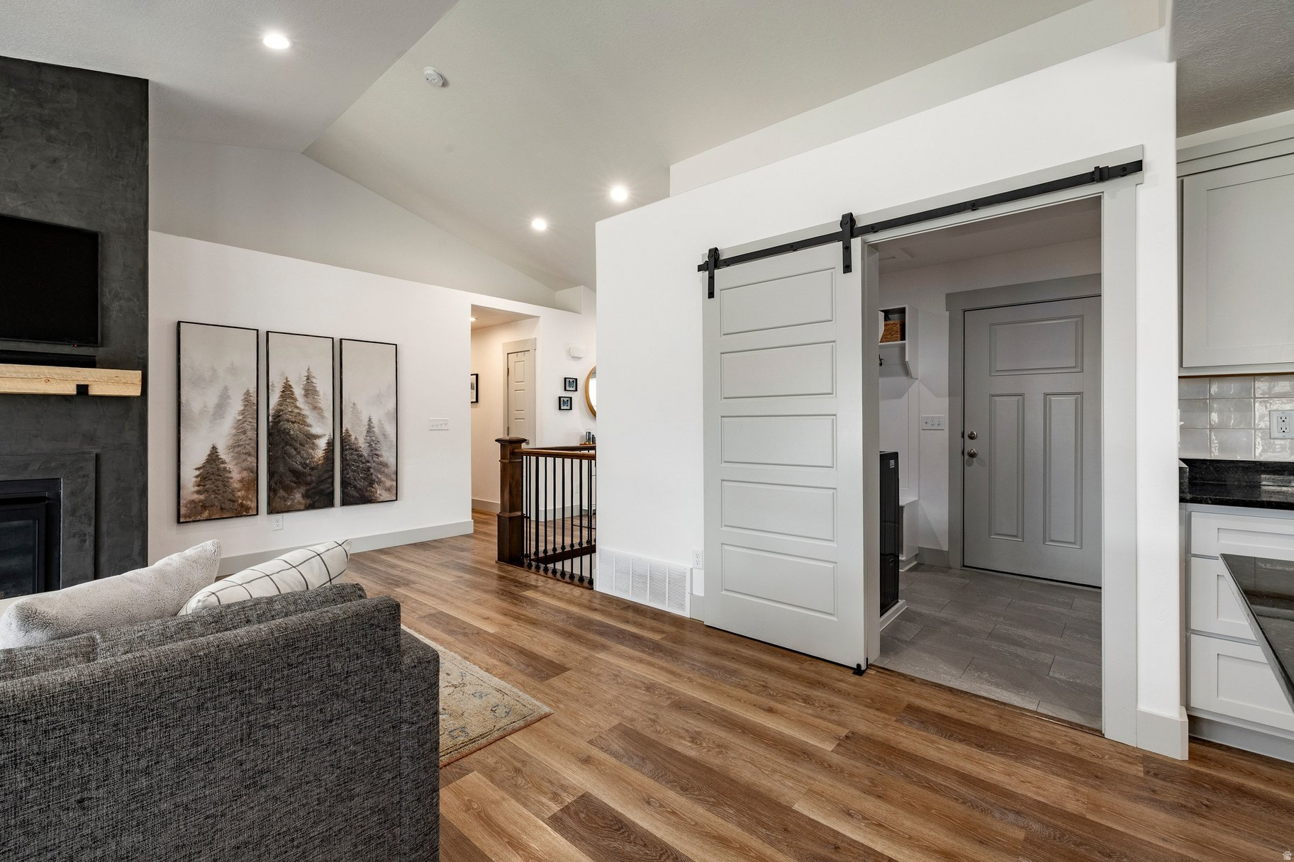 MOUNTAIN GATE ESTATES - Residential