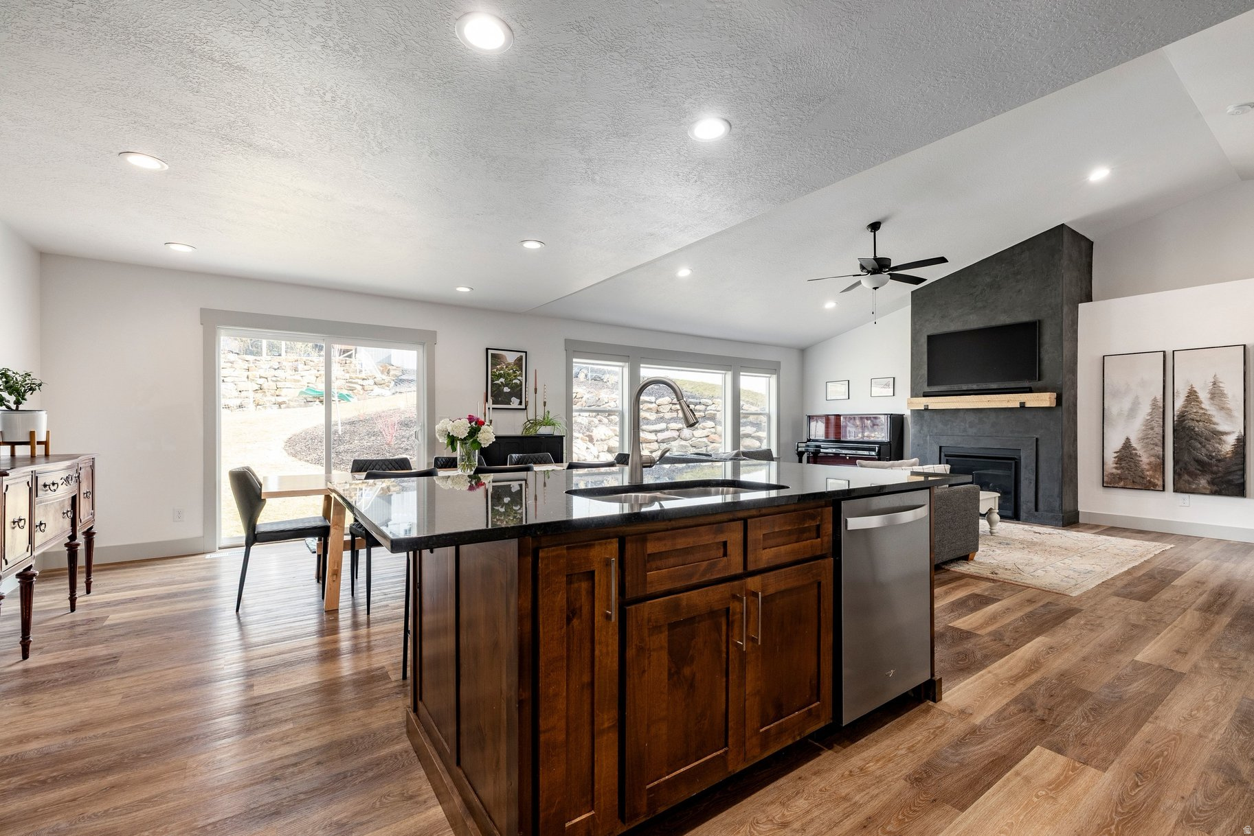 MOUNTAIN GATE ESTATES - Residential