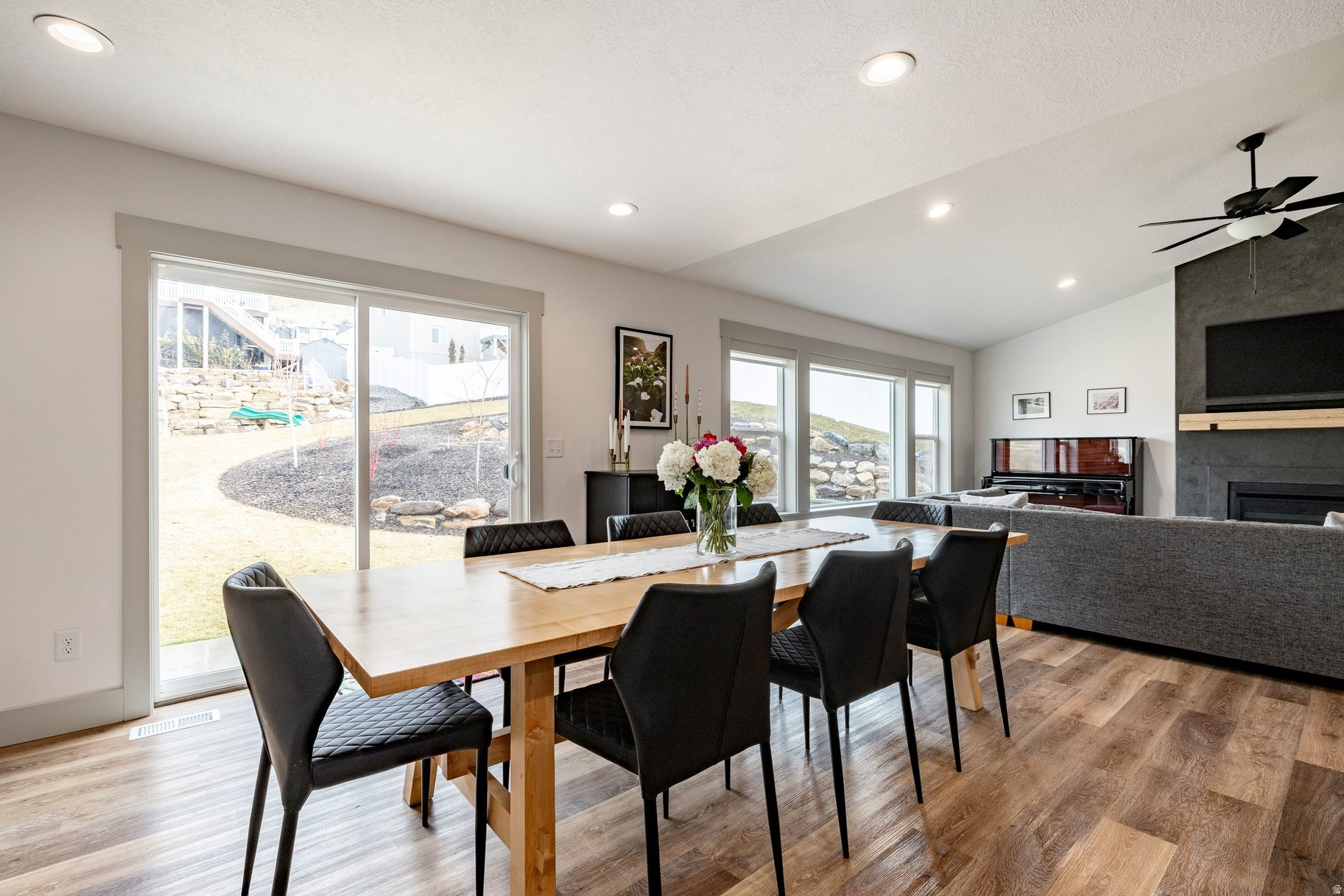 MOUNTAIN GATE ESTATES - Residential