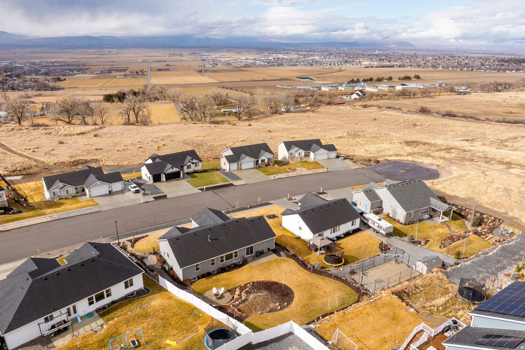 MOUNTAIN GATE ESTATES - Residential