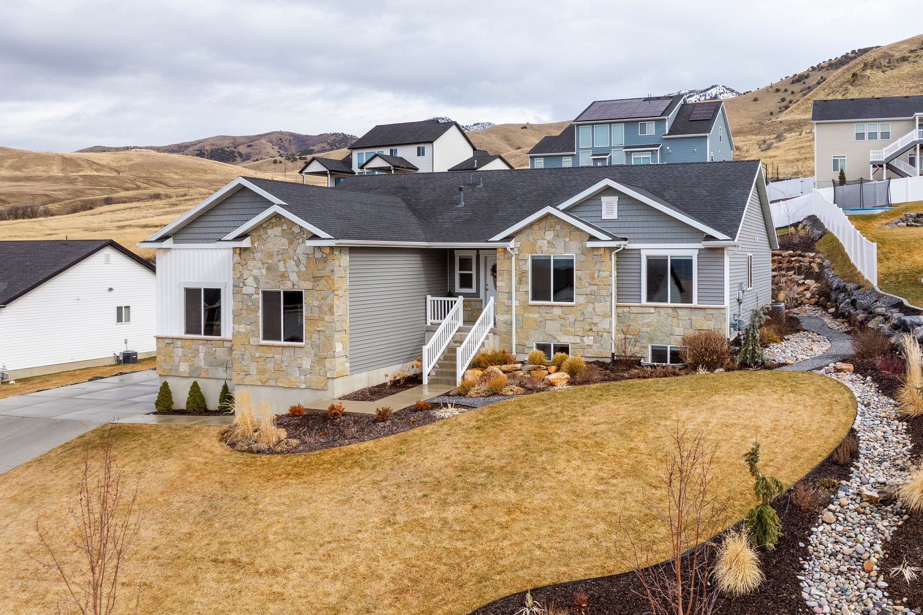 MOUNTAIN GATE ESTATES - Residential