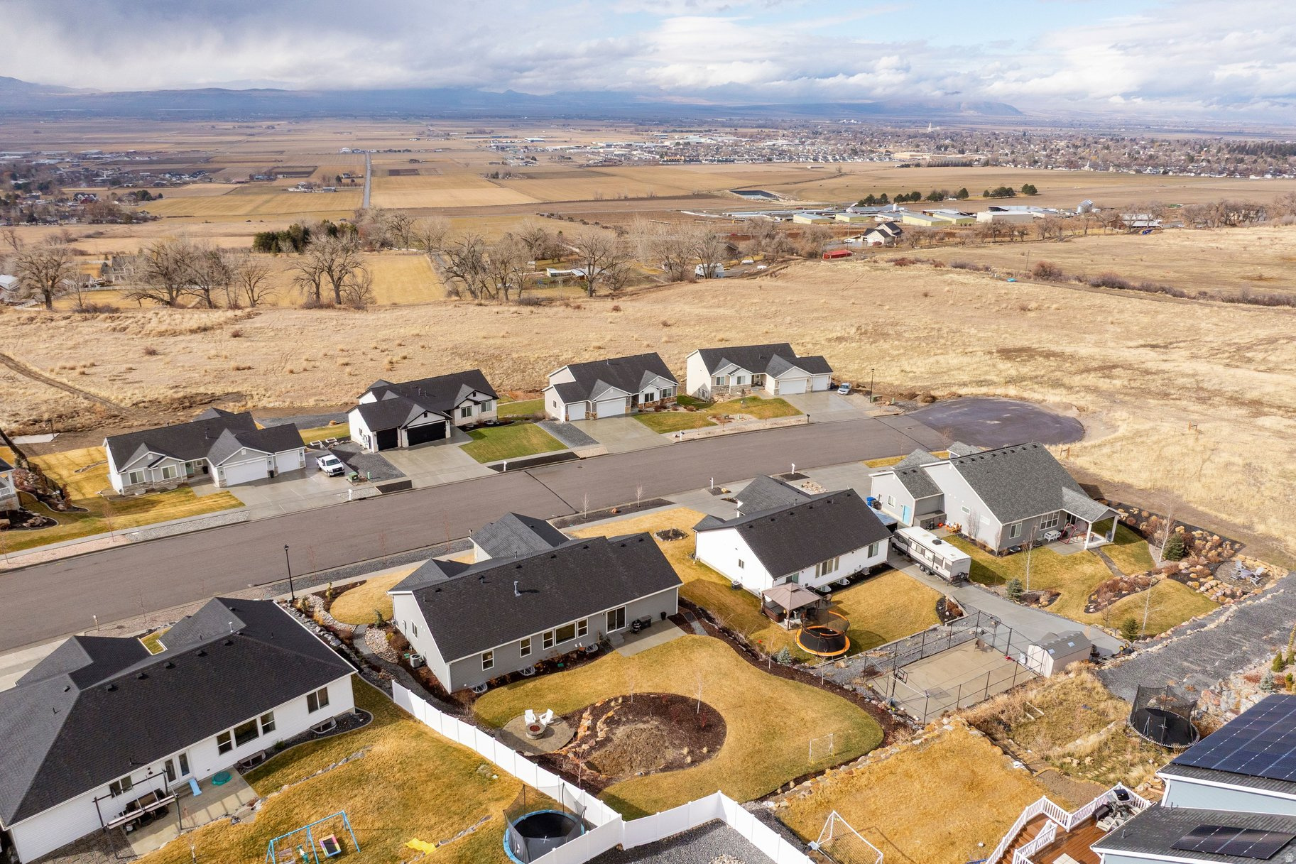 MOUNTAIN GATE ESTATES - Residential