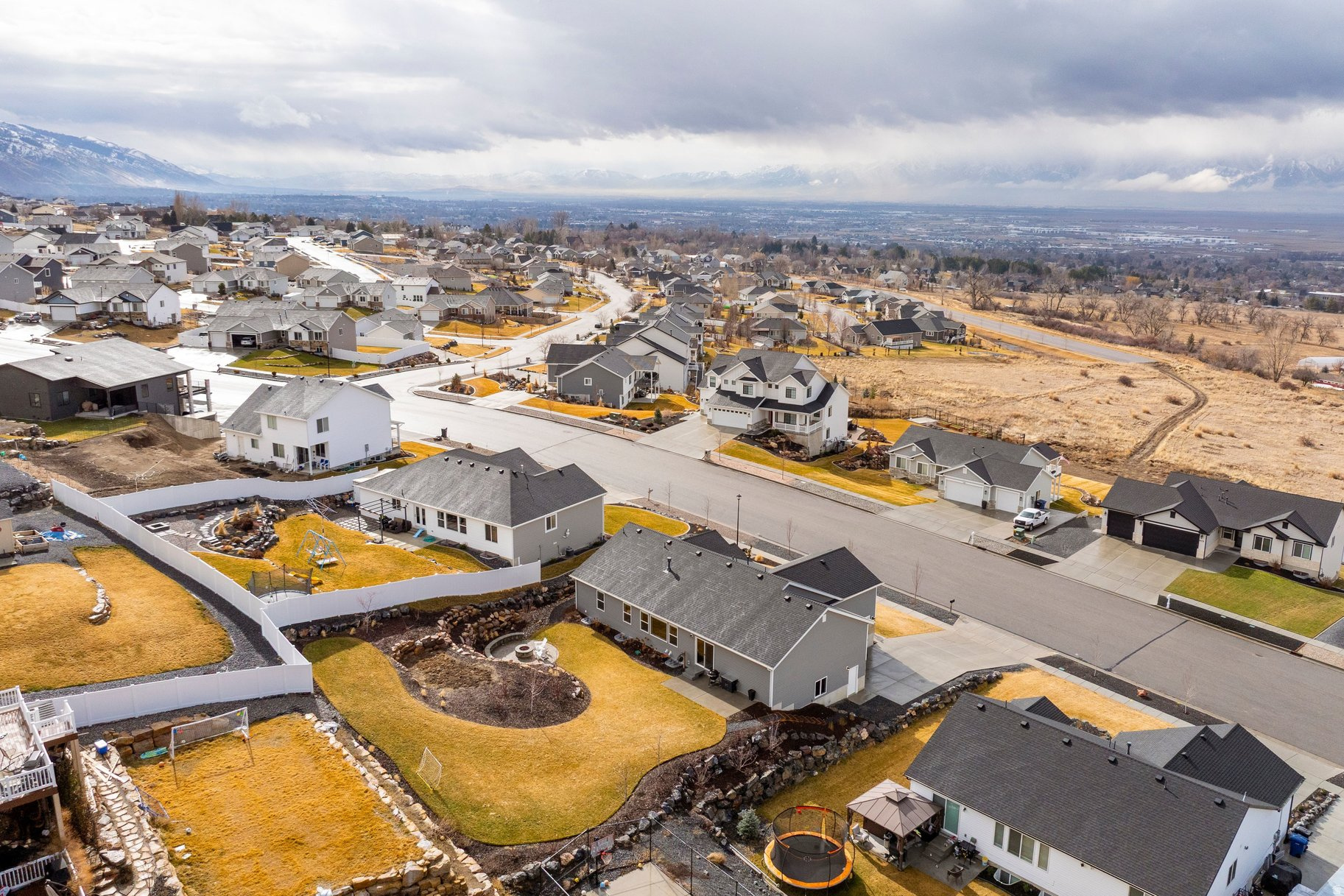 MOUNTAIN GATE ESTATES - Residential