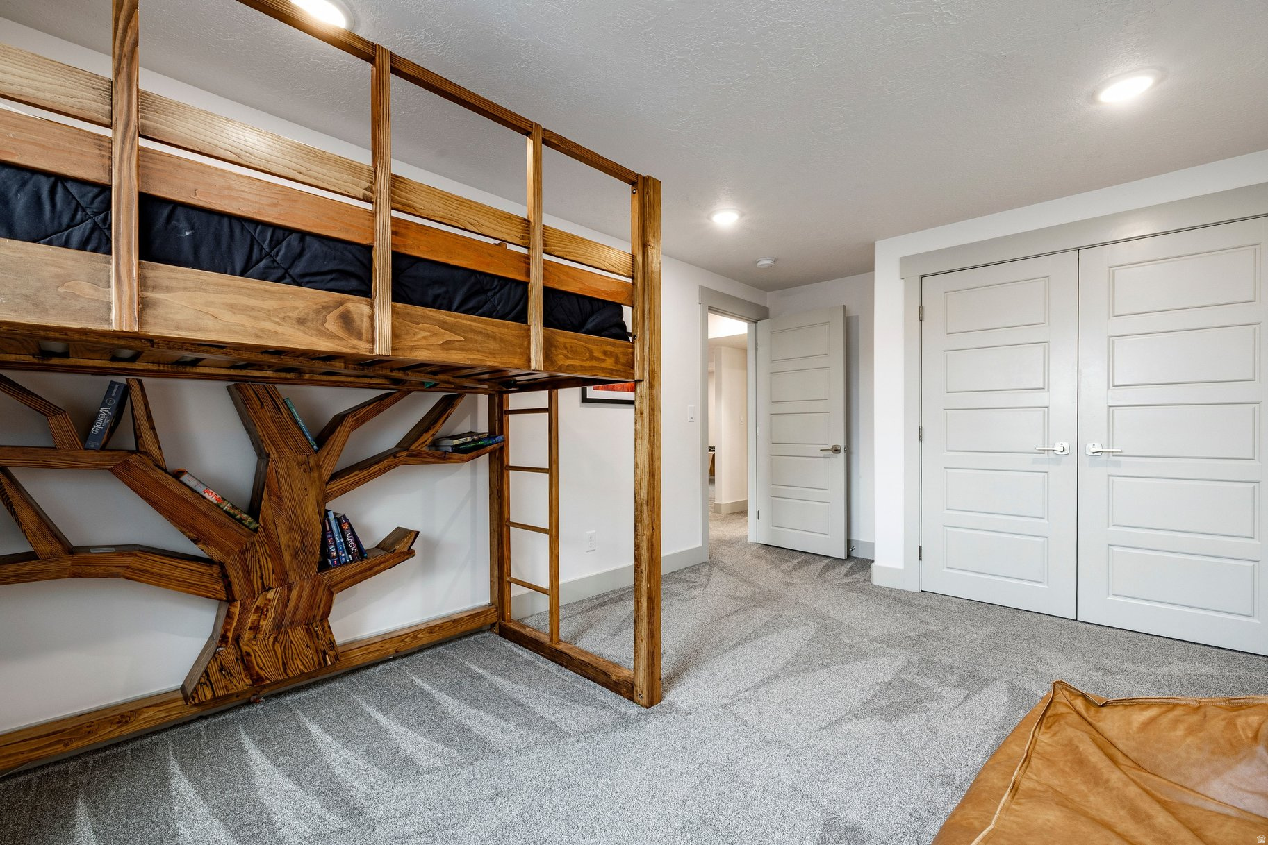 MOUNTAIN GATE ESTATES - Residential