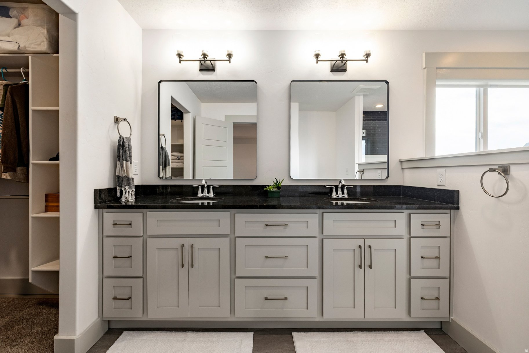 MOUNTAIN GATE ESTATES - Residential