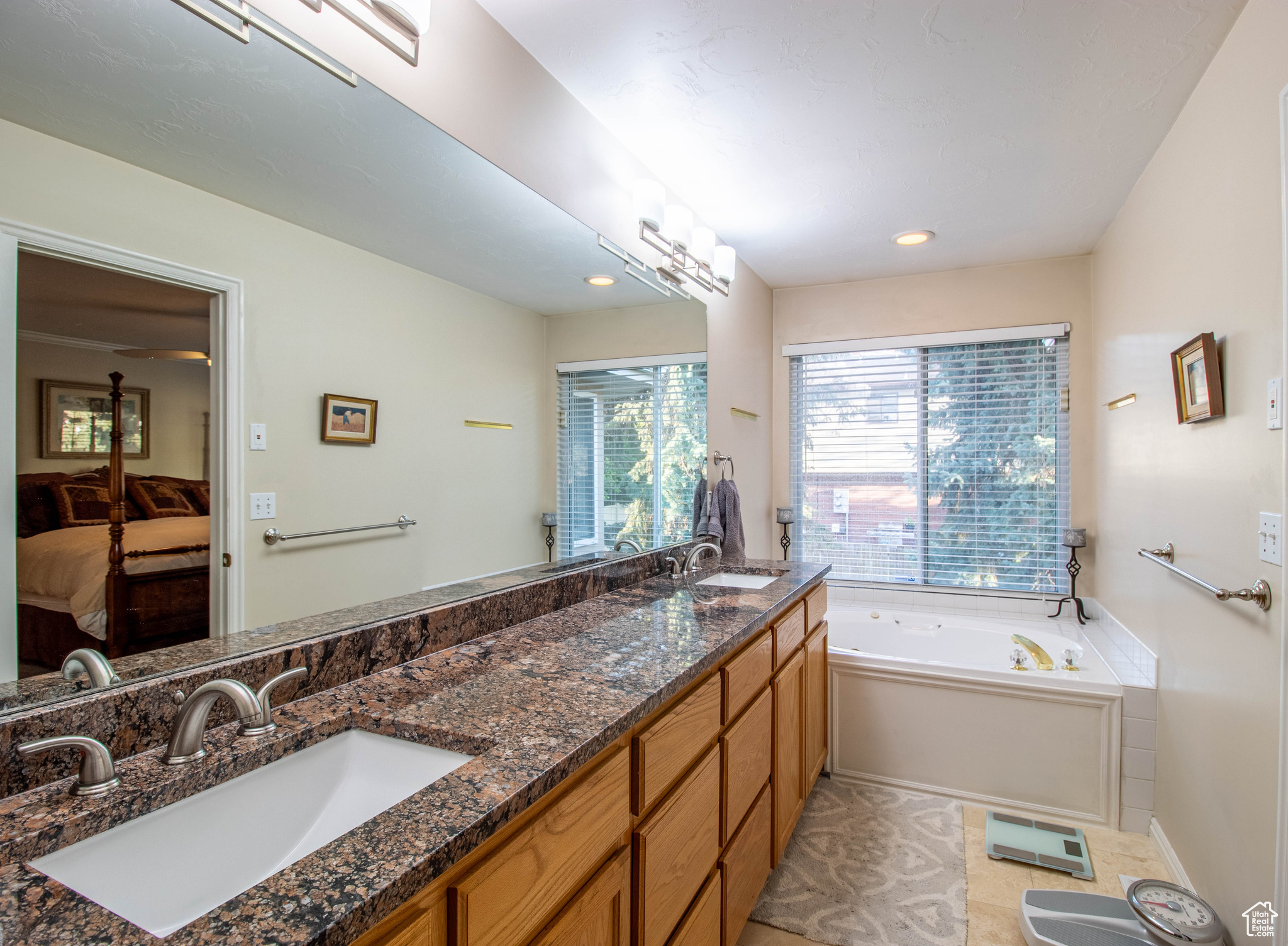 EMERALD HEIGHTS - Residential