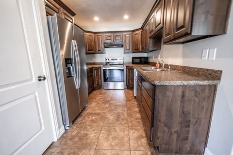 Tiny photo for 3164 N PEREGRINE WAY, Layton, UT 84040 (MLS # 2148609)