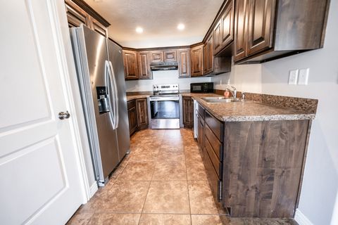 Tiny photo for 3164 N PEREGRINE WAY, Layton, UT 84040 (MLS # 2148609)