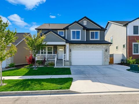 Photo of 71 N MORNING VIEW DR W, Saratoga Springs, UT 84045 (MLS # 2158577)
