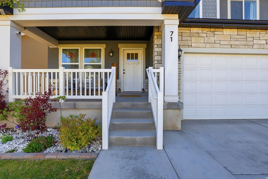 Photo of 71 N MORNING VIEW DR W, Saratoga Springs, UT 84045 (MLS # 2158577)