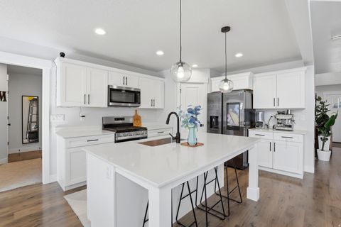 Tiny photo for 71 N MORNING VIEW DR W, Saratoga Springs, UT 84045 (MLS # 2158577)