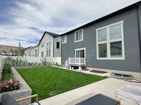 Tiny photo for 71 N MORNING VIEW DR W, Saratoga Springs, UT 84045 (MLS # 2158577)