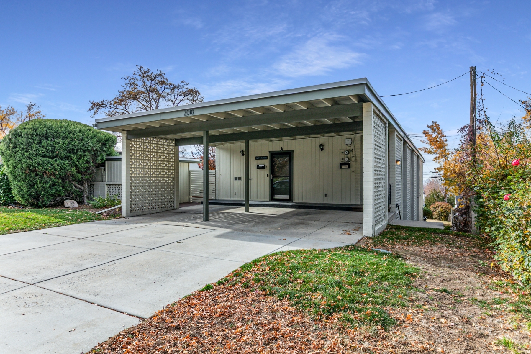 LAURELHURST CONDM - Residential