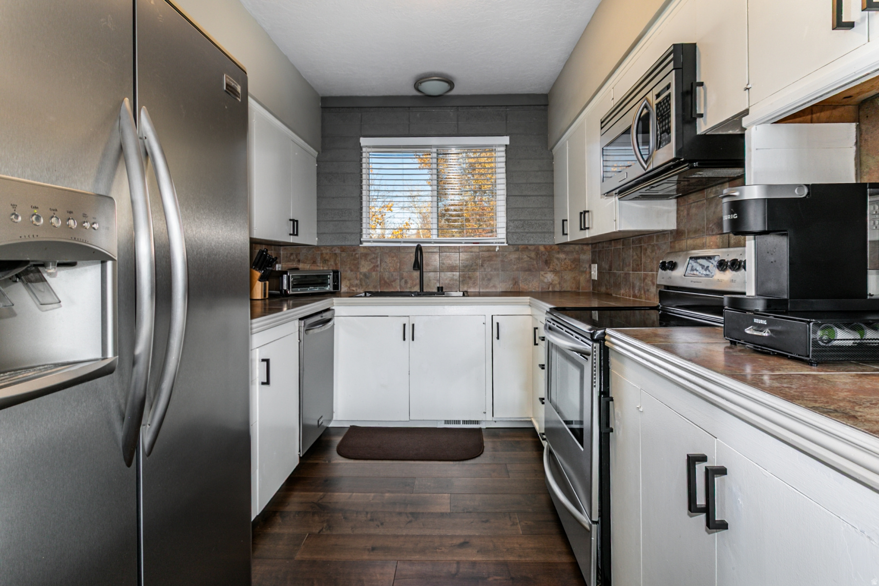 LAURELHURST CONDM - Residential