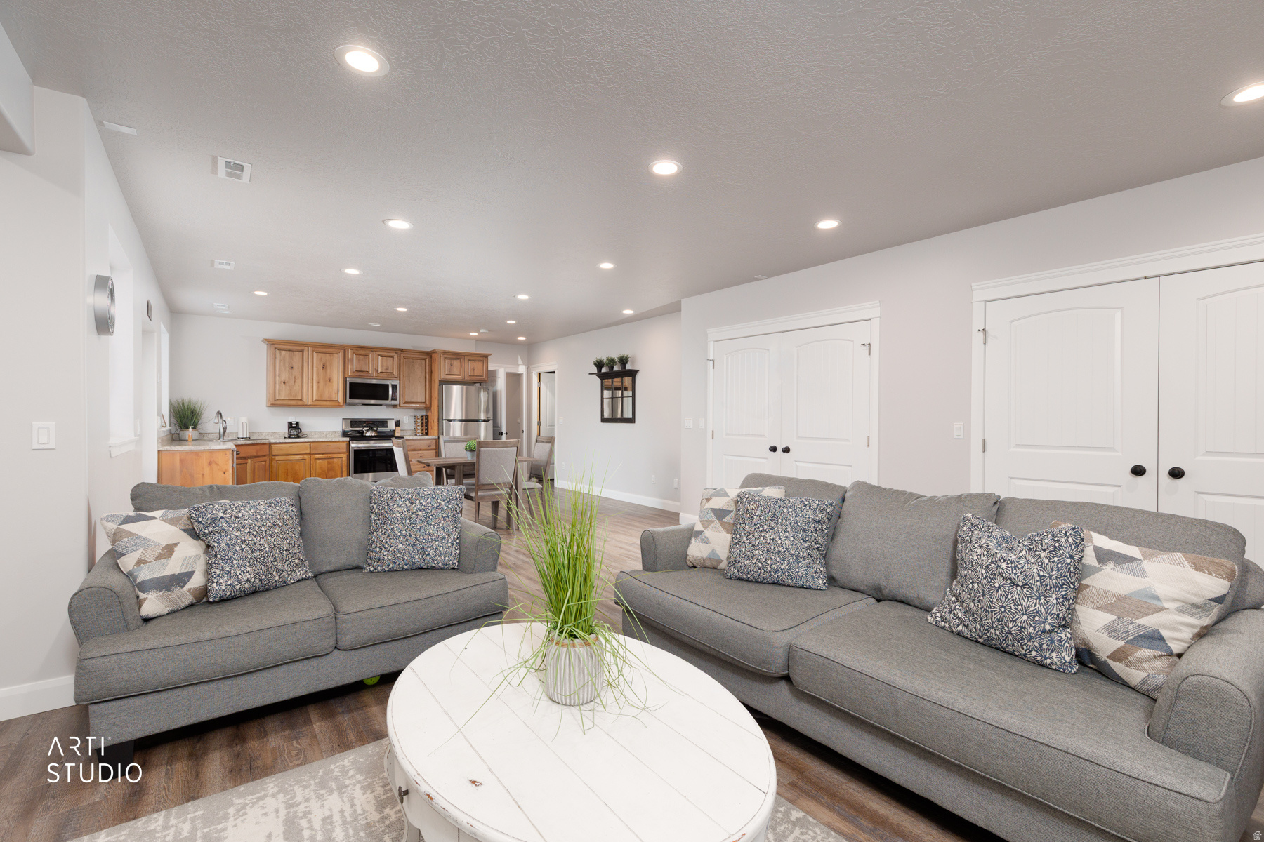 IRON FLATS - Residential