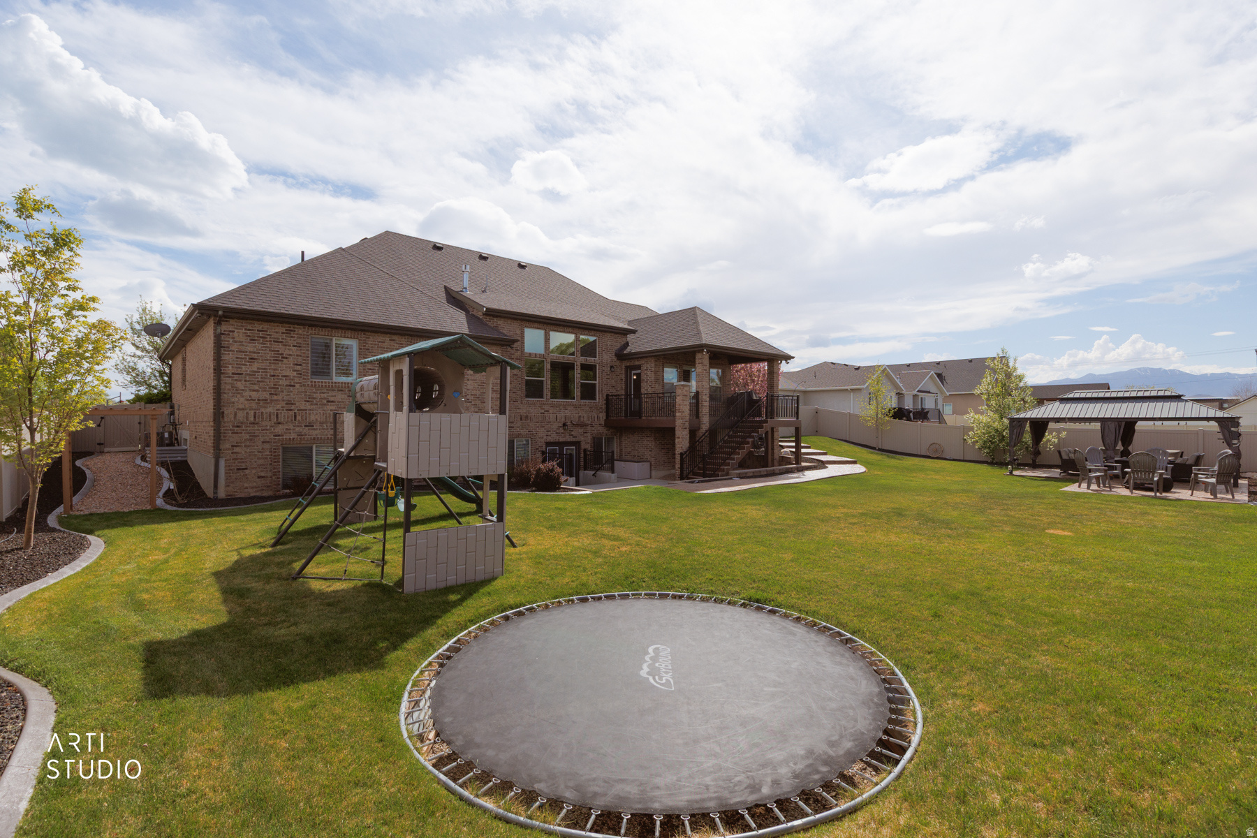 IRON FLATS - Residential