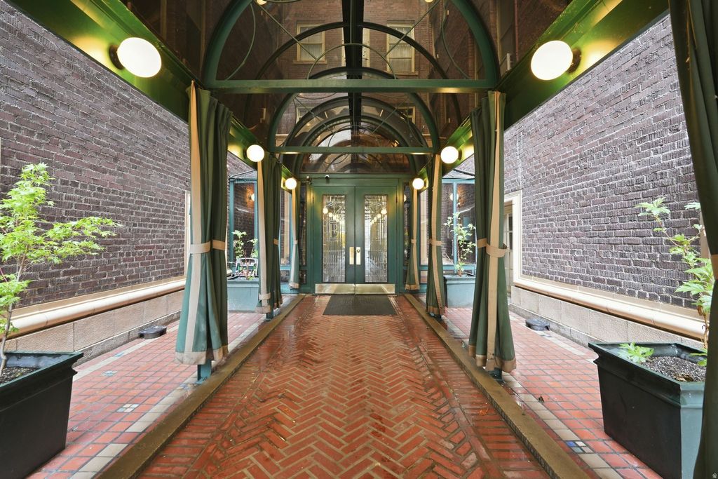 Photo of 29 S STATE ST #318, Salt Lake City, UT 84111 (MLS # 2148183)