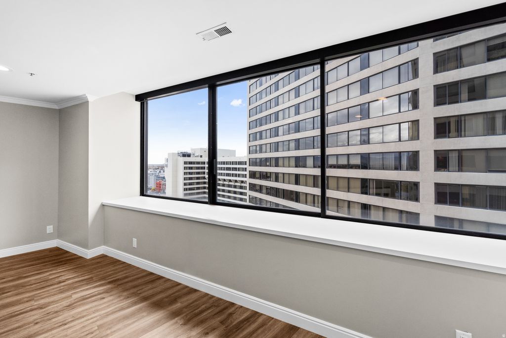 Photo of 44 W BROADWAY S #1702S, Salt Lake City, UT 84101 (MLS # 2112059)