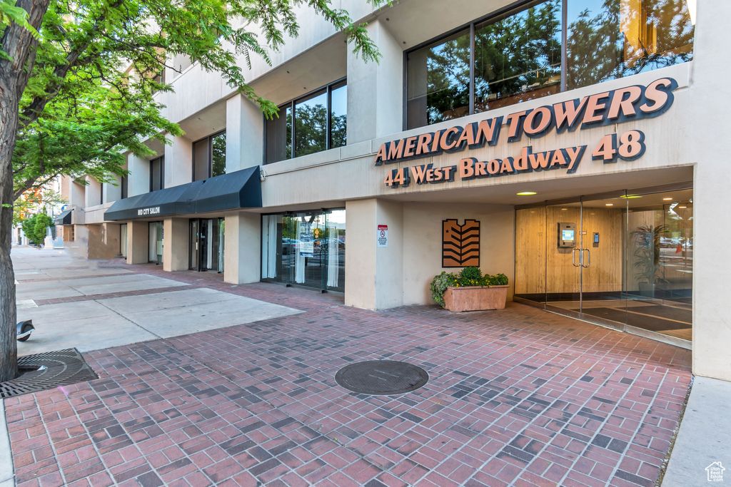 Photo of 44 W BROADWAY #704, Salt Lake City, UT 84101 (MLS # 2107781)