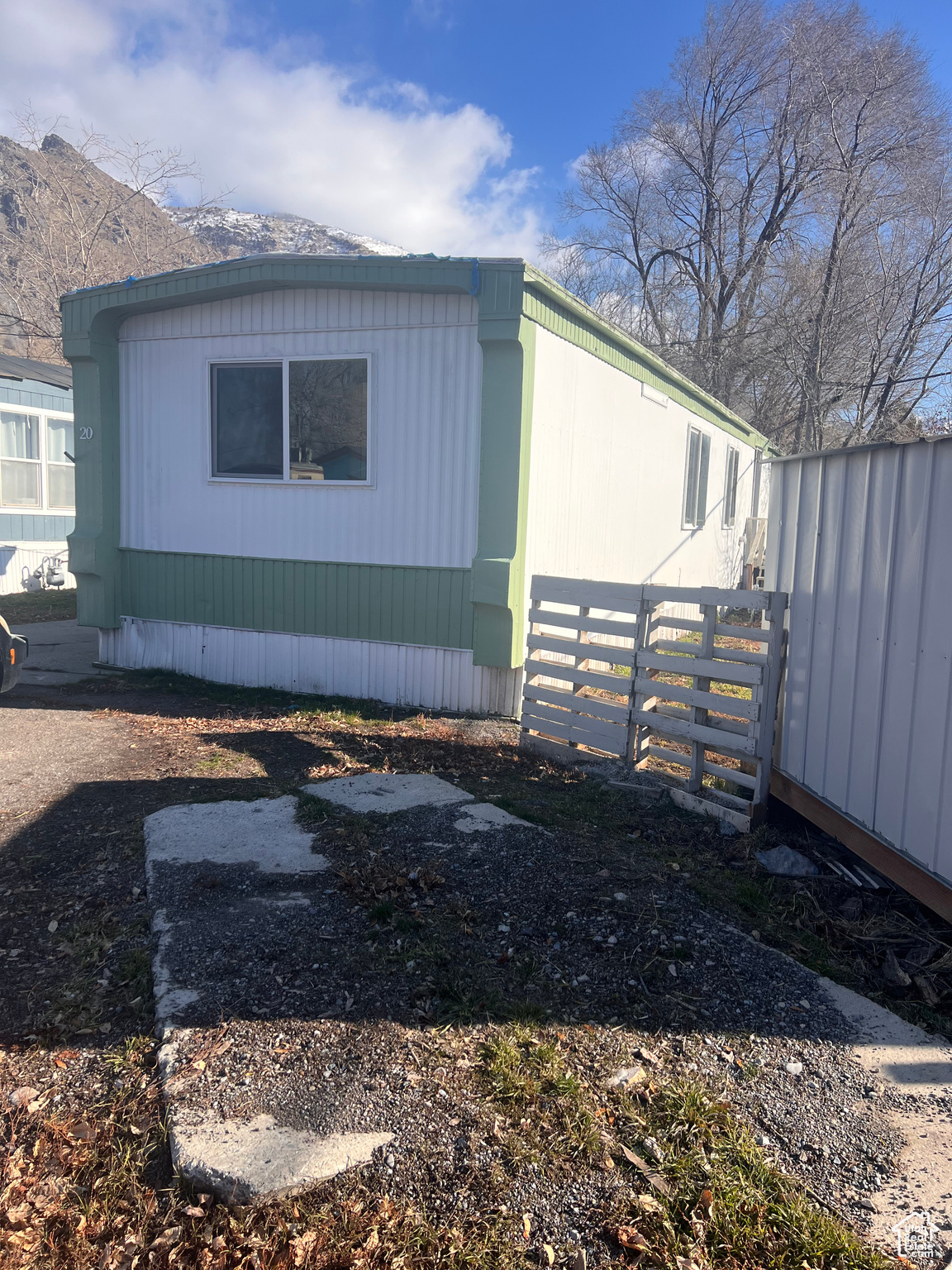 NEW PRICE !!!  STOP PAYING RENT :) . Affordable place to live.  Must be approved with park manager before purchasing. Features 2 bedroom, 2 baths. Manufactured home is located in a really good community with one of the lowest hoa fee in the county. Enjoy the serenity of the space and the beautiful mountain views. Seller financing Available, text for more information !!!