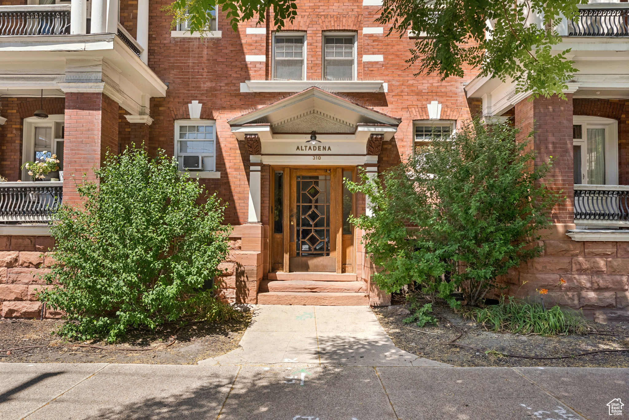 SAMPSON ALTADENA CONDOMINIUM - Residential