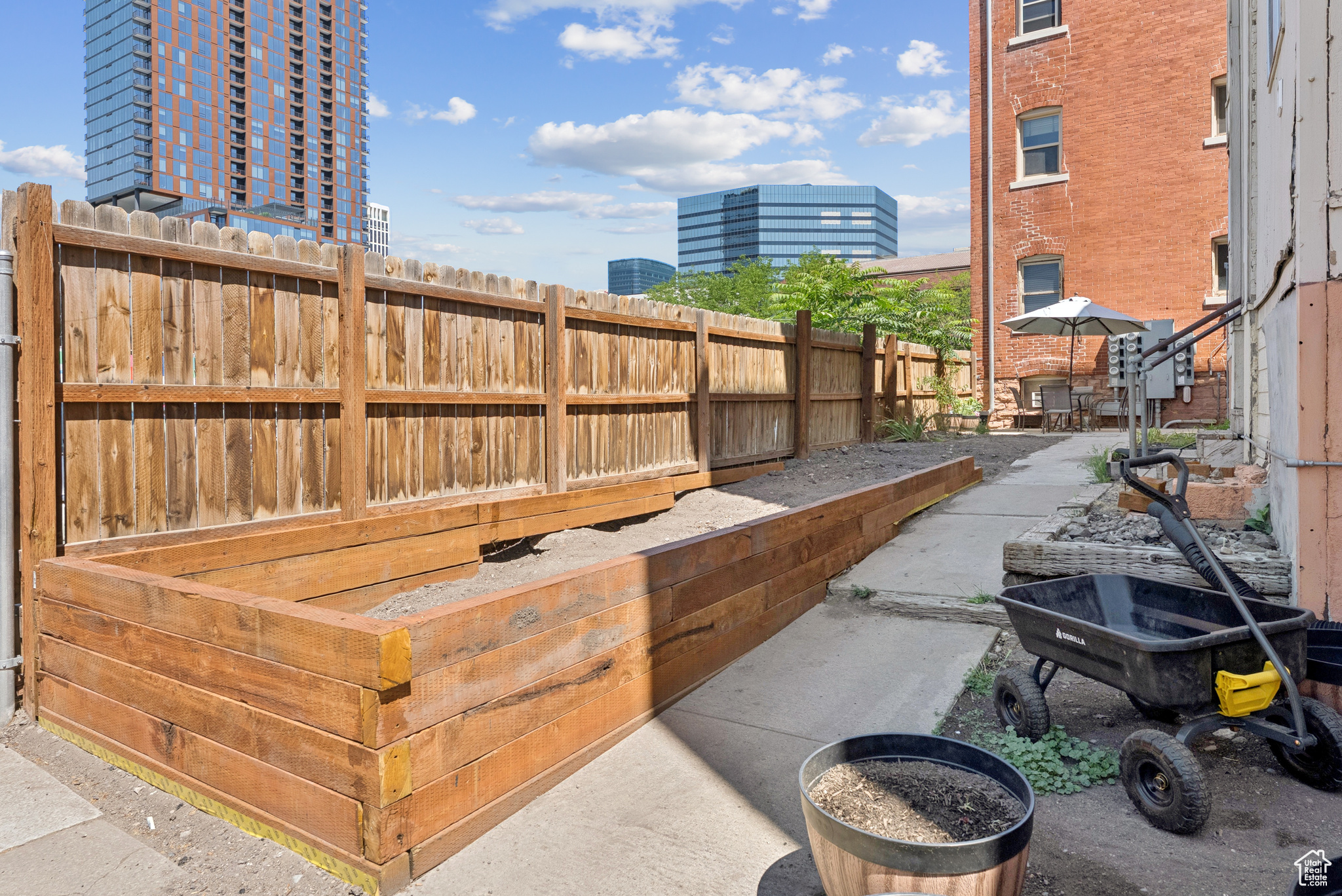 SAMPSON ALTADENA CONDOMINIUM - Residential