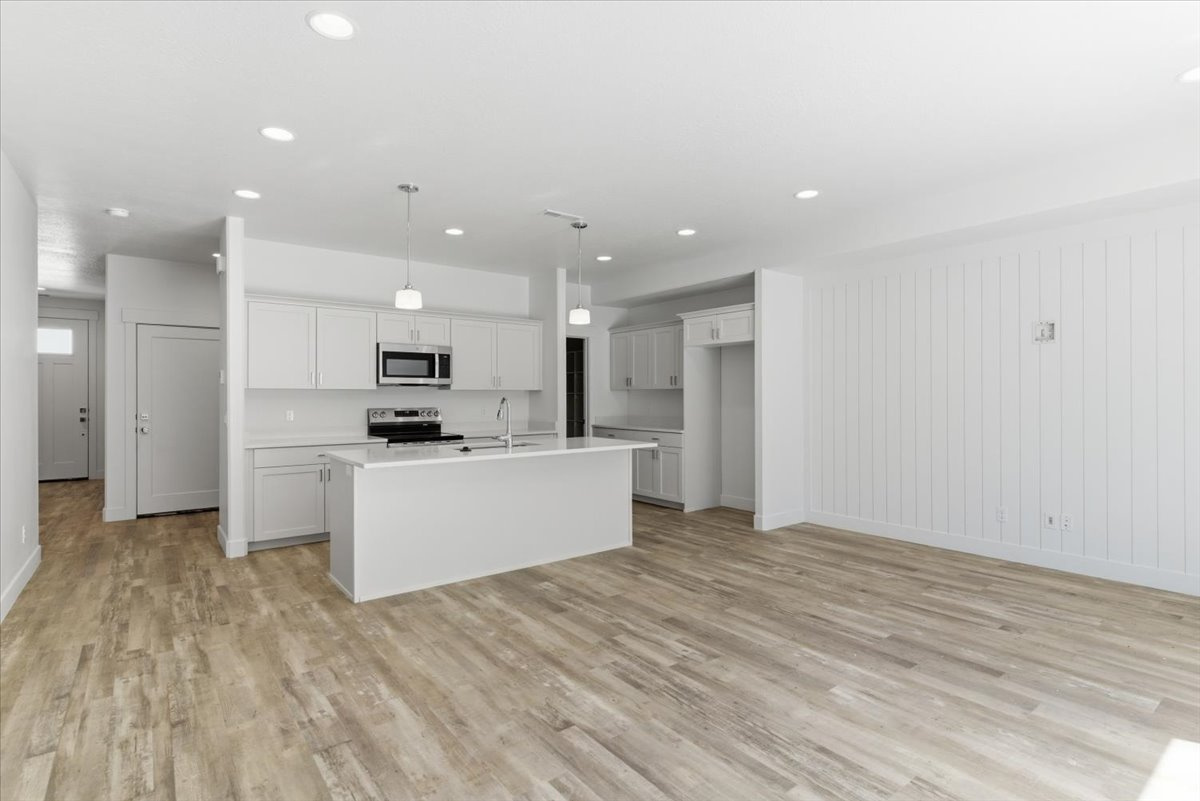 RC'S PARKWEST - Residential