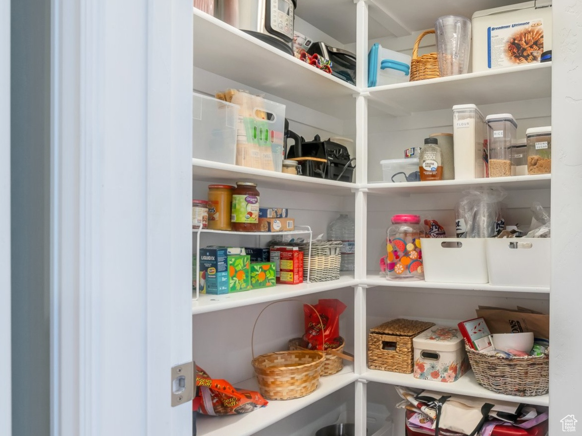 Pleasant Grove, Utah 84062, United States, 4 Bedrooms Bedrooms, ,4 BathroomsBathrooms,Residential,Active,164948