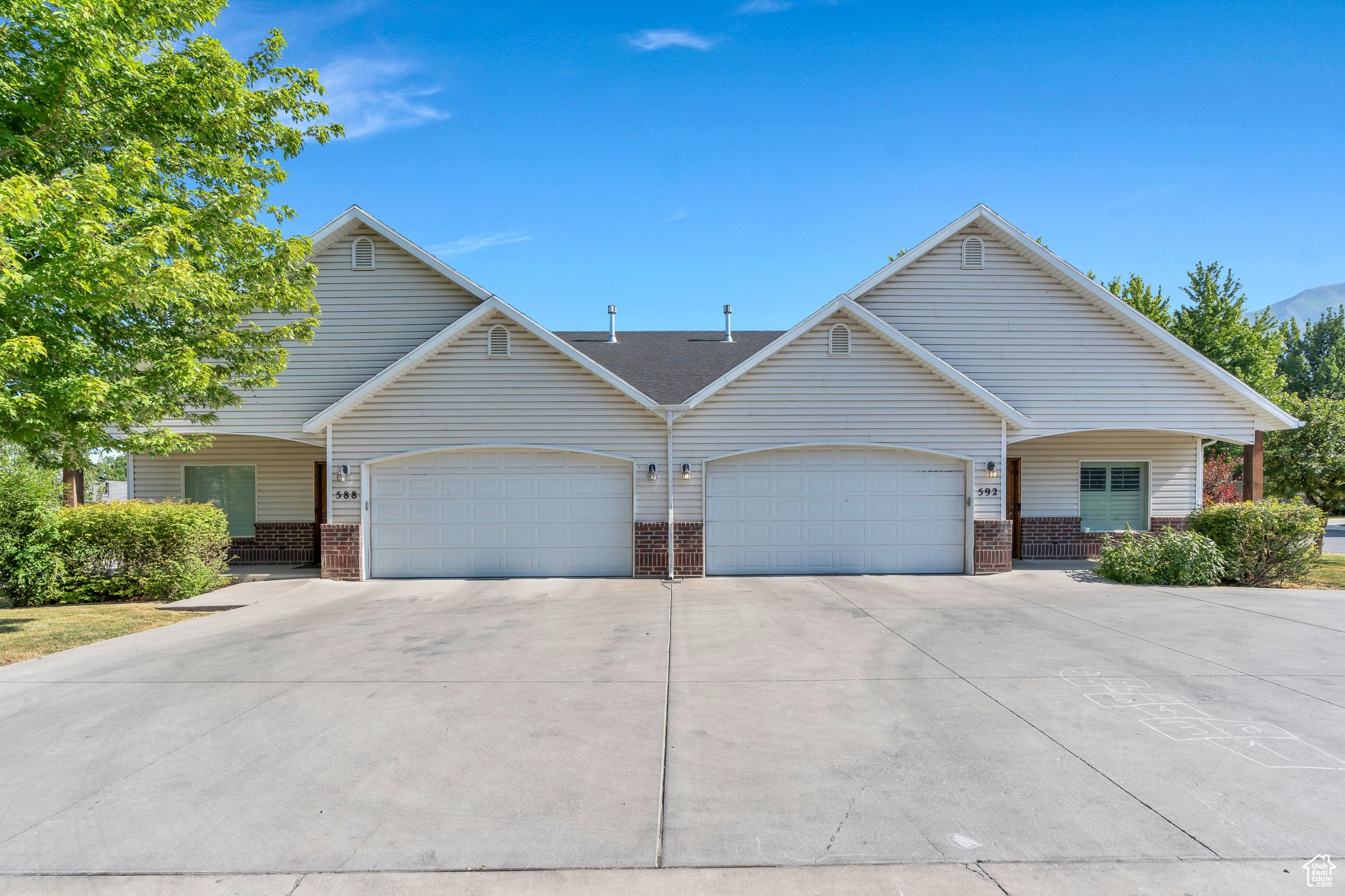 Pleasant Grove, Utah 84062, United States, 4 Bedrooms Bedrooms, ,4 BathroomsBathrooms,Residential,Active,164948